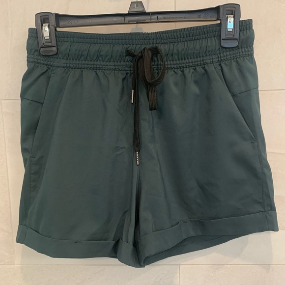 High waisted shorts, elastic waistband with tie, with 3 pockets - Picture 1 of 4